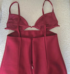 ROBE BORDEAUX DOS-NU MI-LONGUE ET FINES BRETELLES