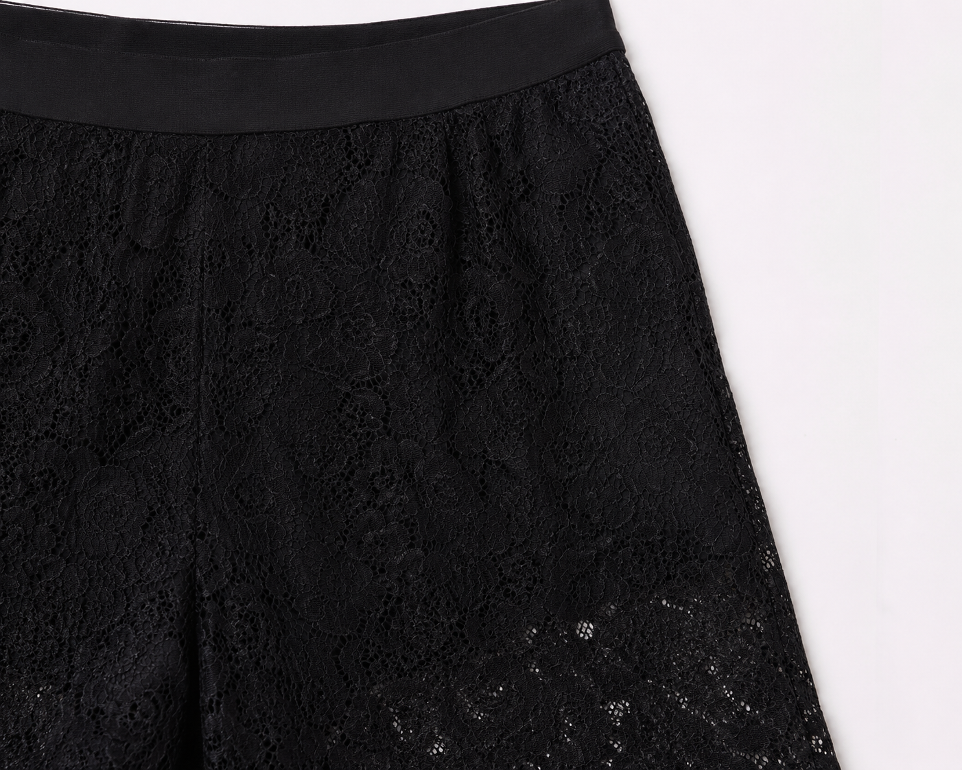 PANTACOURT NOIR DENTELLE  ÉDITION PARIS NUIT AMADELEINA
