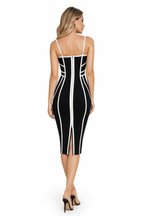 ROBE MOULANTE FINES BRETELLES NOIR OU VIOLETTE AMADELEINA