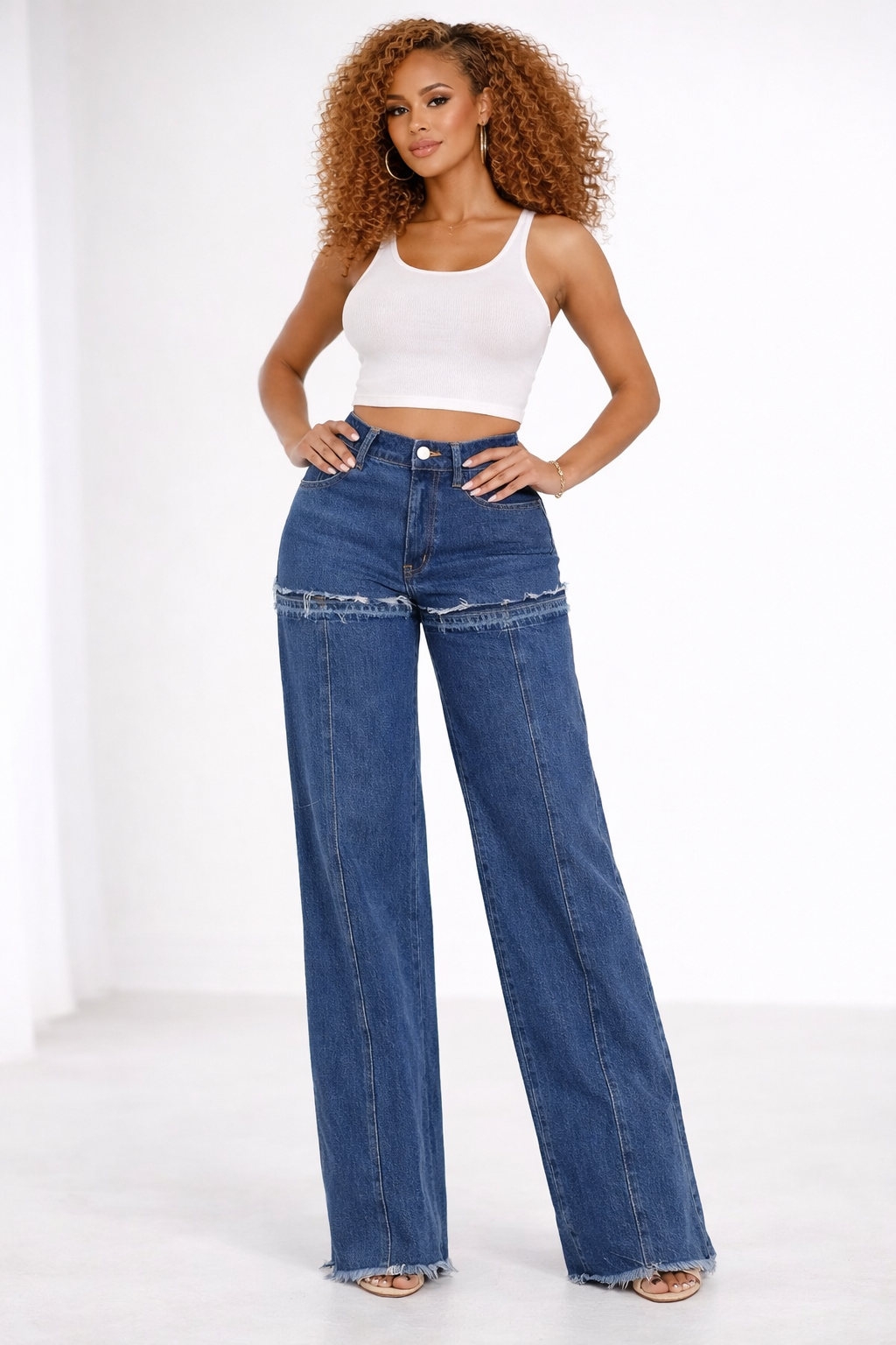 JEANS AMPLE À OURLET EFFILOCHÉ