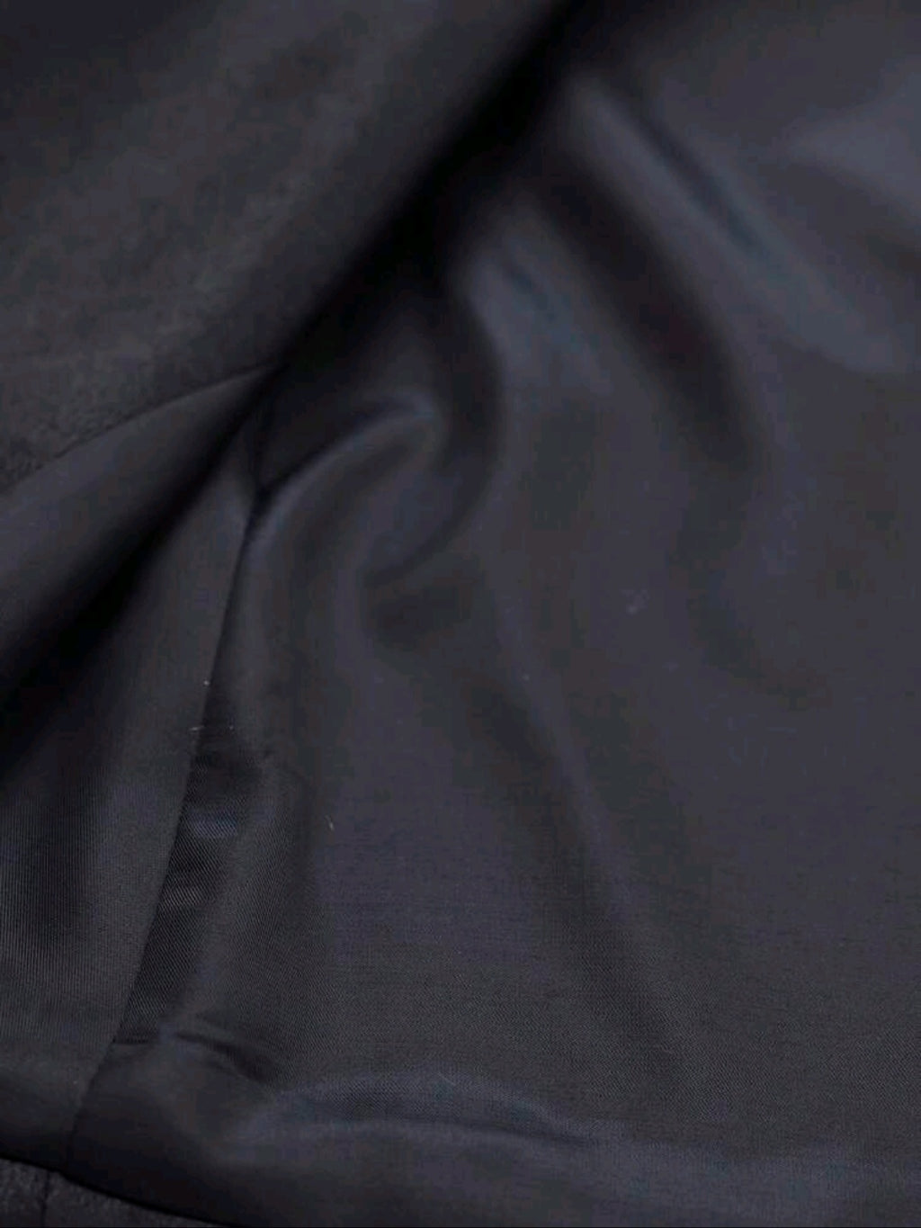 Blazer Mi-long Satin Noir “Midnight Power”