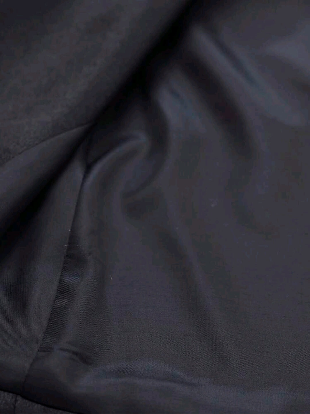 Blazer Mi-long Satin Noir “Midnight Power”